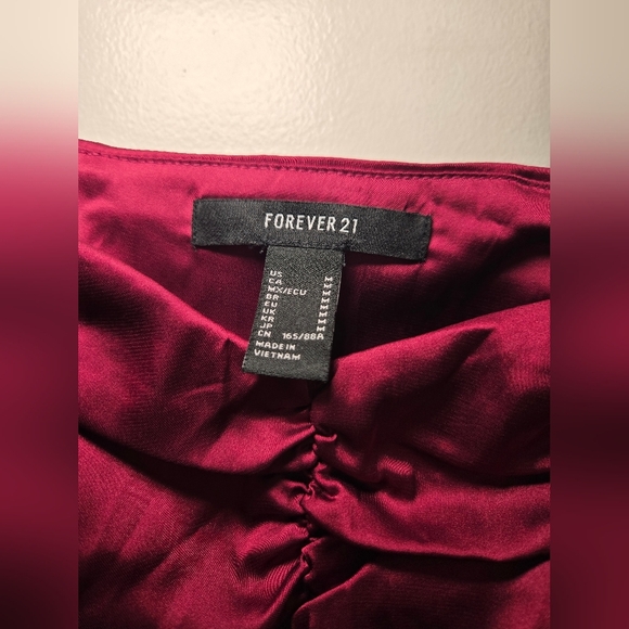 Forever 21 Burgundy Womens Long Sleeve Crop Satin Ruched Top Size Medium - Picture 6 of 6